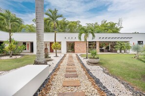 واجهة المنشأة