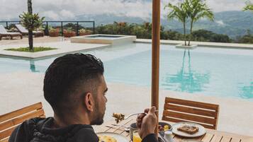 Free daily buffet breakfast