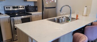Chic 1-bedroom apartment with WiFi in marvelous Airdrie