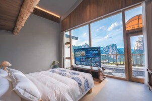 Luxury Room, Multiple Beds | Premium bedding, down comforters, individually decorated