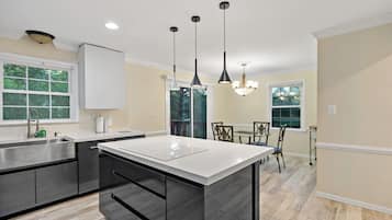 Frigorífic, microones, forn i placa de cuina