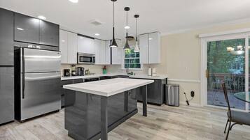 Frigorífic, microones, forn i placa de cuina