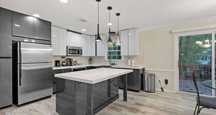 3 Bd 2 1/2 bath Chic Large.30mto DC, 12min to IDA