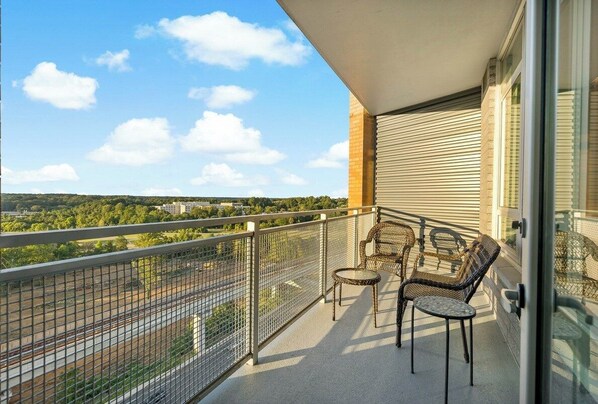 المنطقة المحيطة بالمنشأة