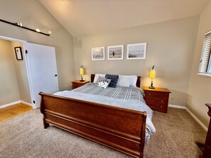 4 Schlafzimmer, Schreibtisch, Bügeleisen/Bügelbrett, Reisekinderbett