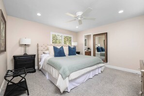 4 bedrooms, desk, iron/ironing board, travel cot