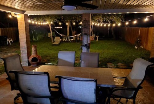 Modern Family Retreat / Stylish 3BR + GAMEROOM Near Six Flags & SeaWorld