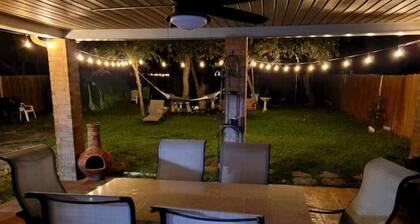 Modern Family Retreat / Stylish 3BR + GAMEROOM Near Six Flags & SeaWorld