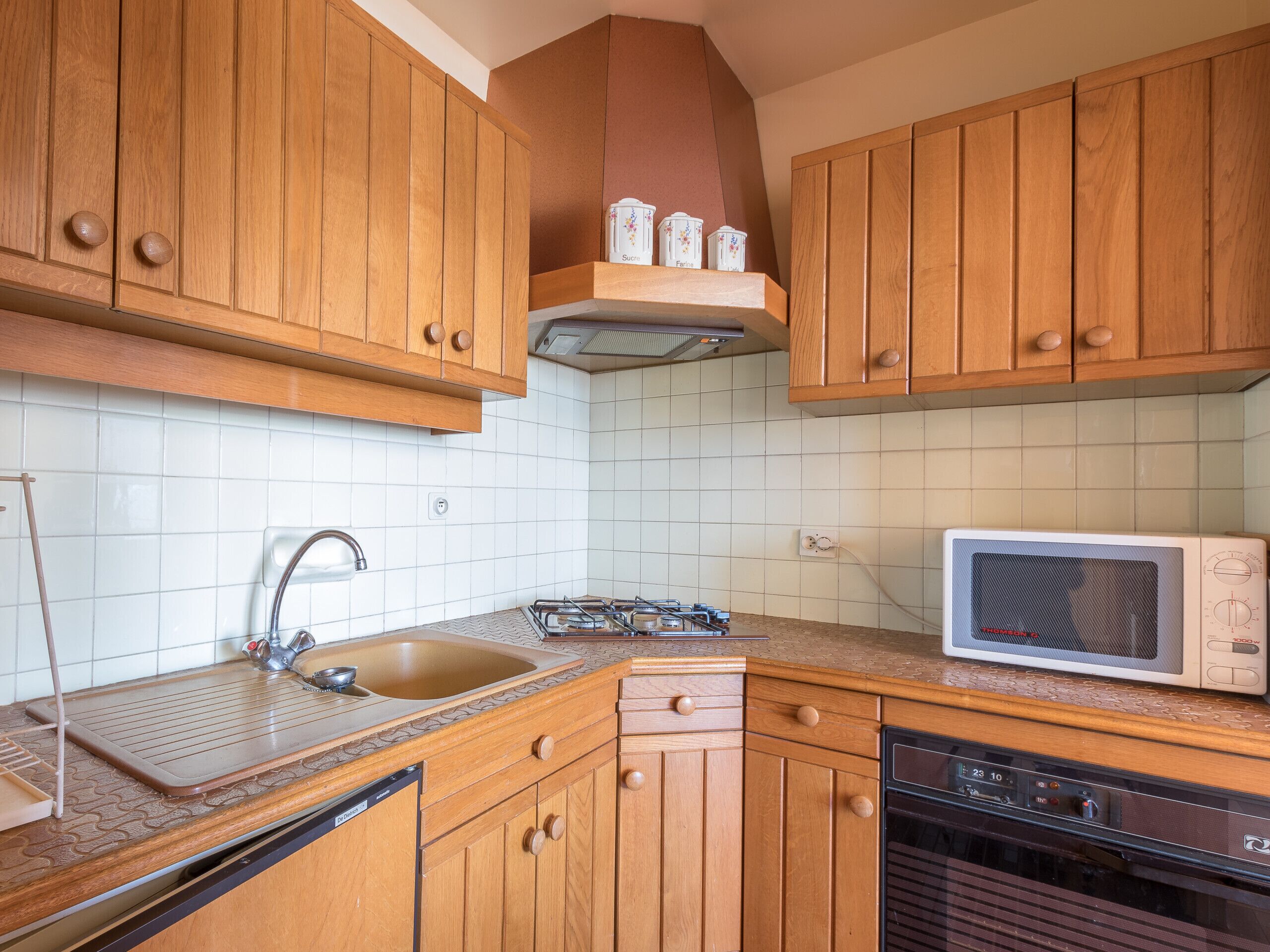 Réfrigérateur, micro-ondes, four, cafetière/bouilloire