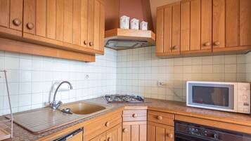 Frigorífic, microones, forn i cafetera i tetera