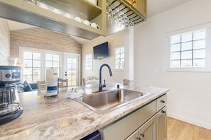 Kühlschrank, Mikrowelle, Herdplatte, Geschirrspüler