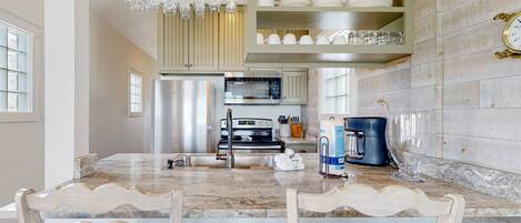 Fridge, microwave, stovetop, dishwasher