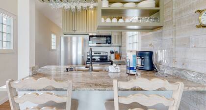 Pet Friendly, Golf Cart Access, Marina View