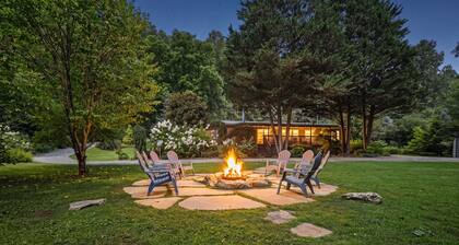 Private Tuckaseegee River 4 Bedrm House Trout fishing, Tubing, Firepit, Parking