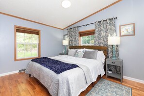 4 bedrooms, iron/ironing board, travel cot, WiFi