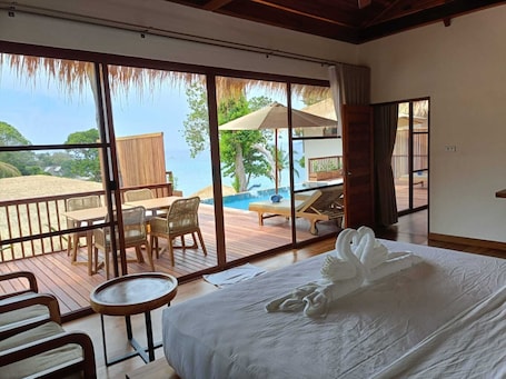 Caja de seguridad en la habitación y escritorio