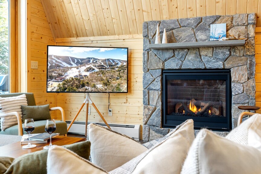 Modern A-frame~ 9min Sunday River! Hottub! Firepit! Arcade Games! Slps 12 - Maine