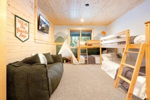 4 bedrooms, desk, iron/ironing board, travel cot