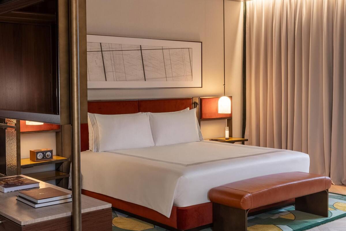 Junior Suite | Premium bedding, down comforters, pillowtop beds, minibar
