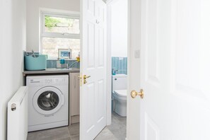 Towels - Llys Bonfyl, Holiday Cottage St Dogmaels, Sleeps 6, 3 bedrooms,  bathrooms (Cardigan)