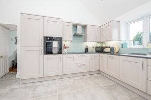 Microonde, lavastoviglie, tostapane, pentole/stoviglie/utensili