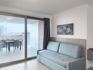 TV - Lovely apartment for 8 guests with WIFI, A/C, TV, balcony and pets allowed (Lignano Sabbiadoro)