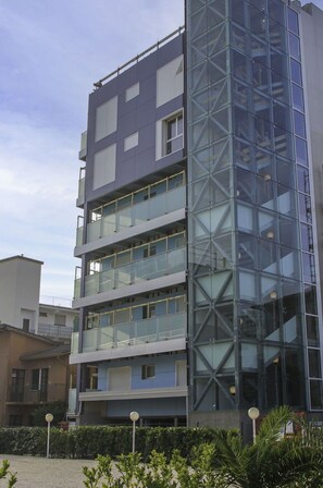 Exterior - Nice apartment for 4 people with WIFI, A/C, TV, balcony and pets allowed (Lignano Sabbiadoro)