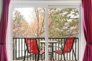 Dining - Park Side Getaway! Walk to Downtown & Trails (Bend)