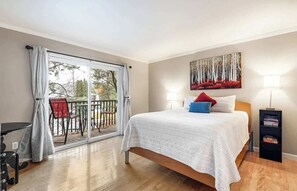 1 bedroom, iron/ironing board, free WiFi, bed sheets - Park Side Getaway! Walk to Downtown & Trails (Bend)