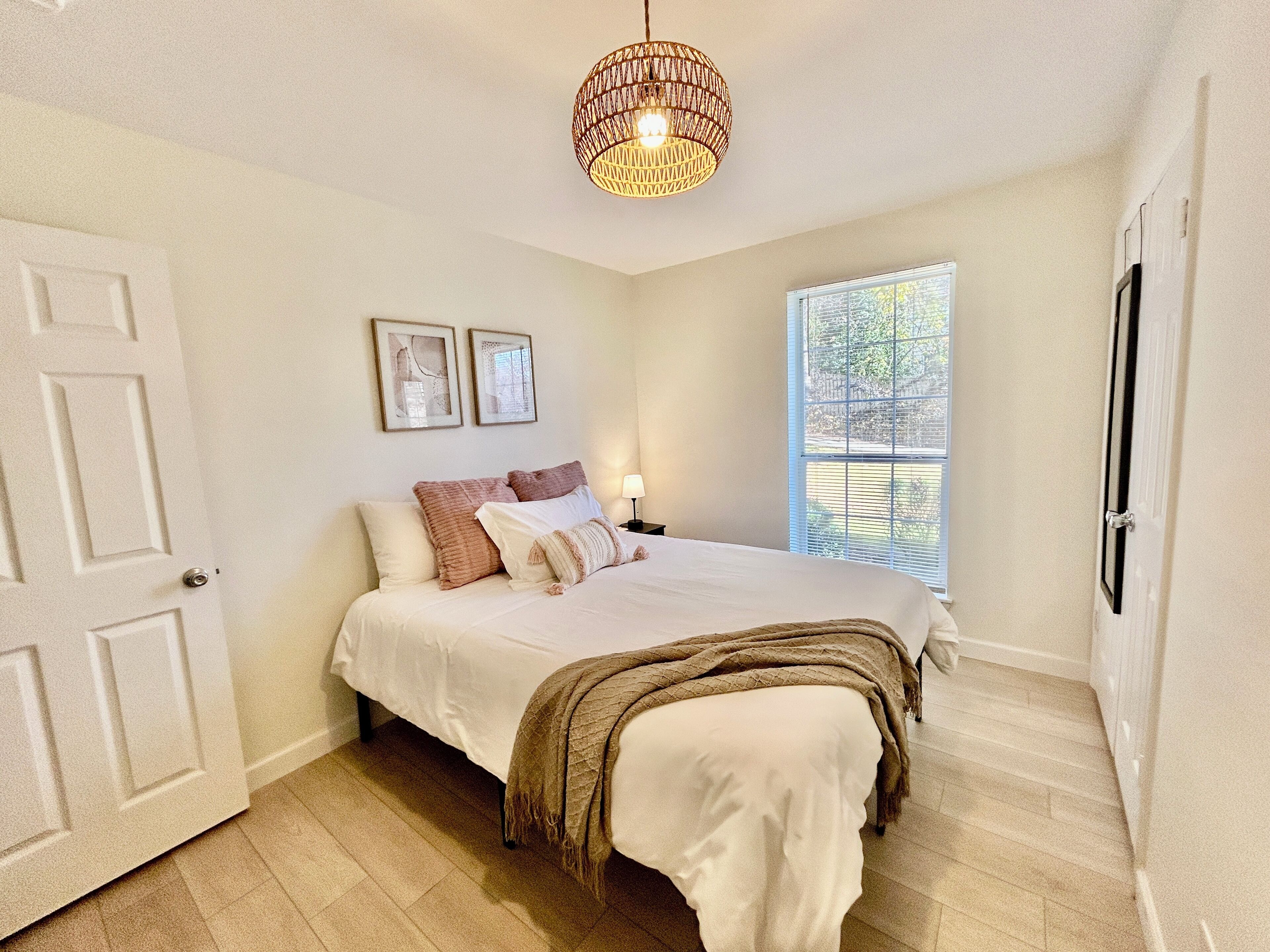 3 bedrooms, iron/ironing board, free WiFi, bed sheets