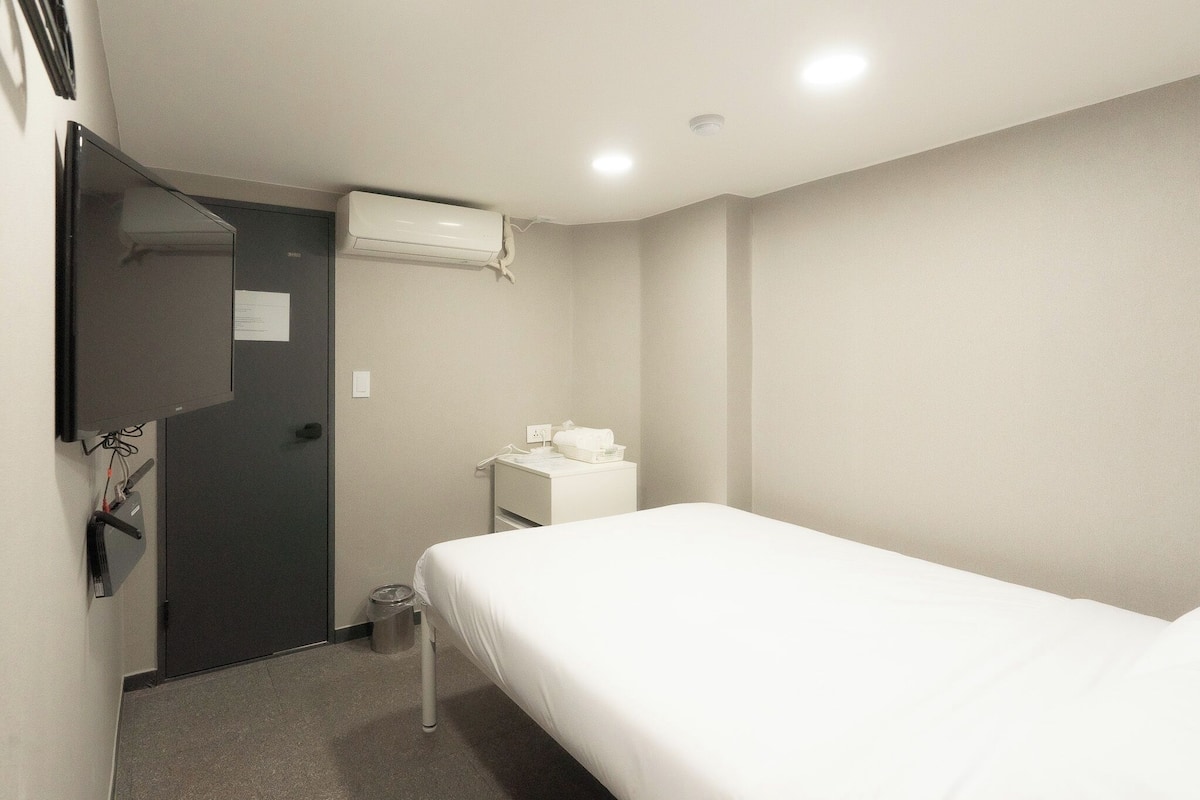Double Room | Free WiFi
