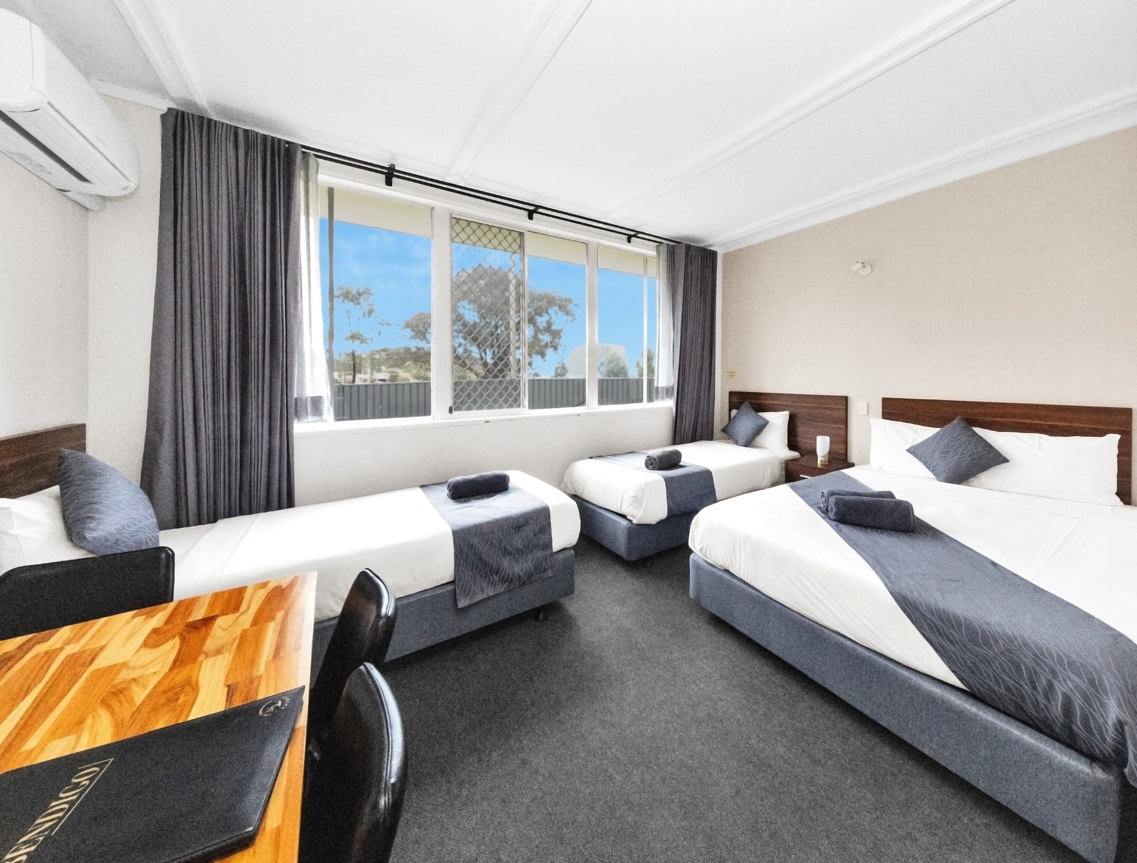 Habitación superior | Tabla de planchar con plancha y wifi gratis