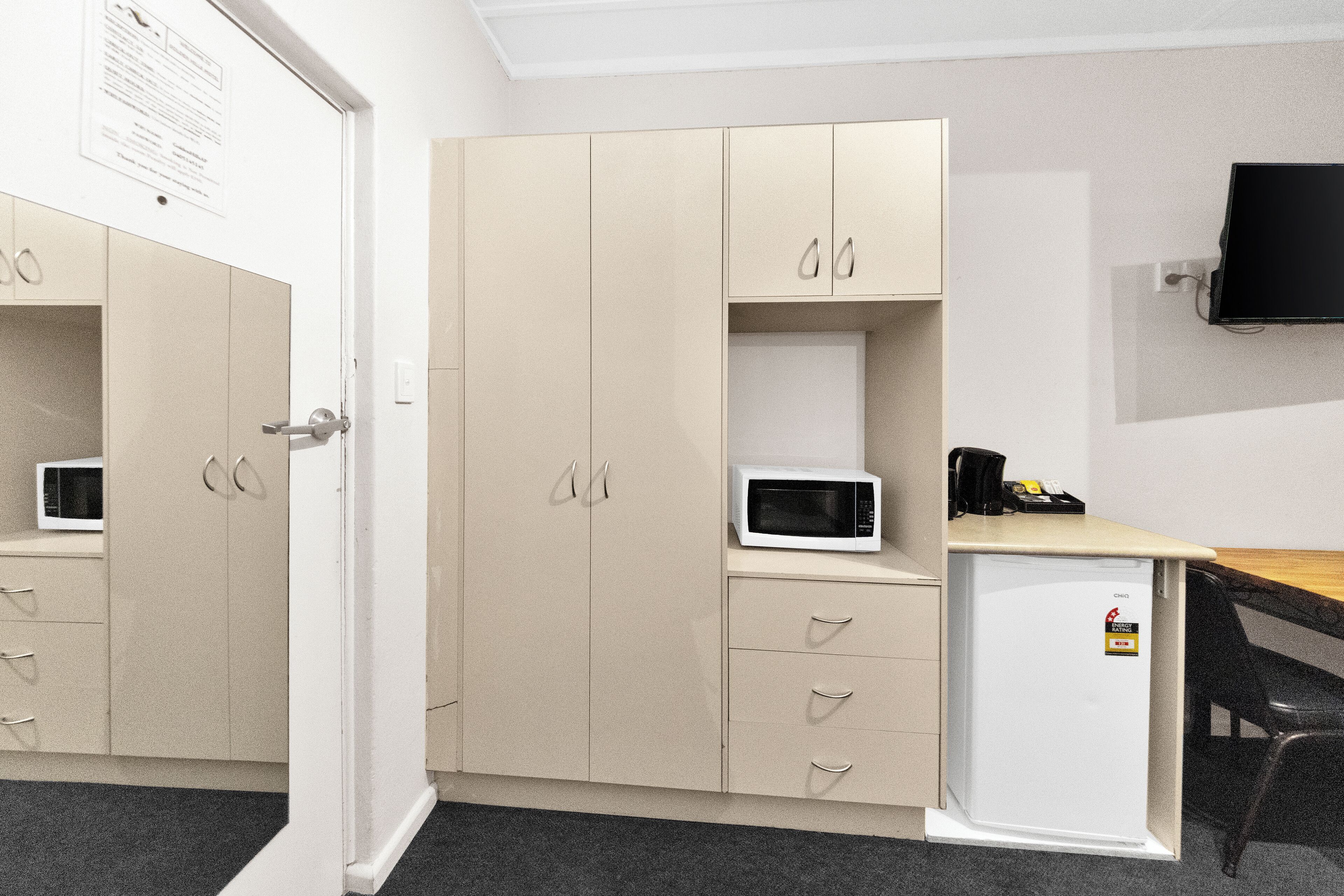 Superior Family Room | Private kitchen | Mini-fridge, microwave