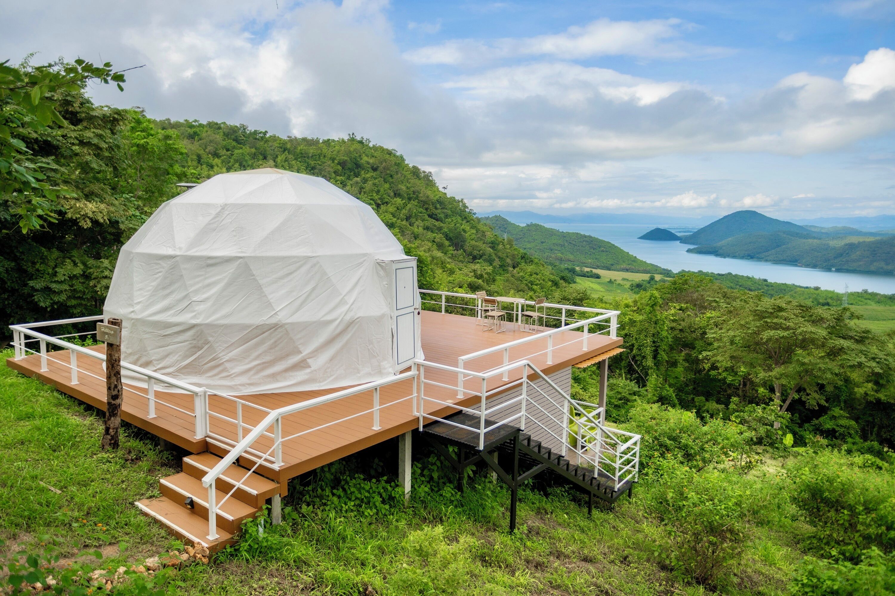 Hilltop No.5 | Vista do quarto