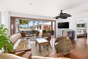 Luxury Villa, 2 Bedrooms, Beach View | Living area | 55-inch Smart TV with digital channels, smart speakers - Vila Paus (Urangan)