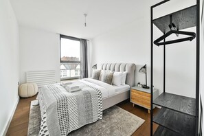 2 bedrooms, desk, iron/ironing board, Internet - GuestReady - Modern designed home in London (London)