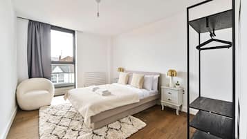 2 bedrooms, desk, iron/ironing board, Internet