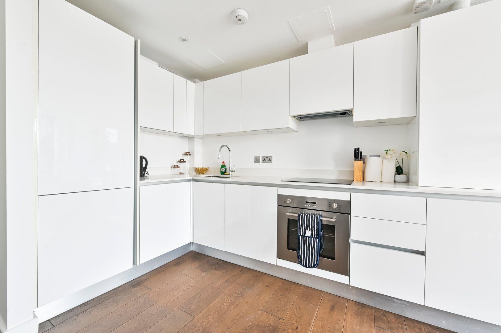 Réfrigérateur, four, plaque de cuisson, lave-vaisselle