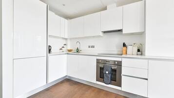 Réfrigérateur, four, plaque de cuisson, lave-vaisselle