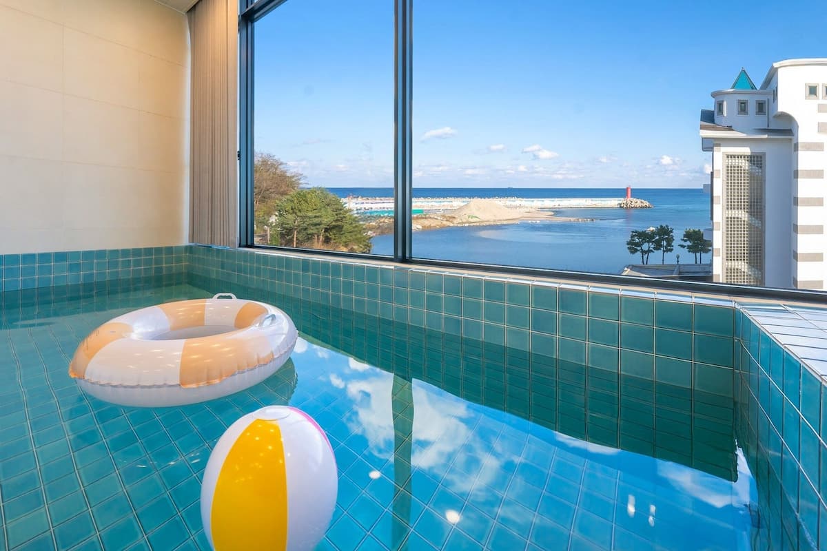 Basic Room, 1 Bedroom (room 402) | 1 bedroom, free WiFi