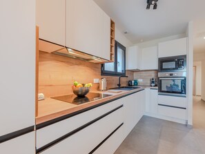 Kühlschrank, Mikrowelle, Ofen, Geschirrspüler