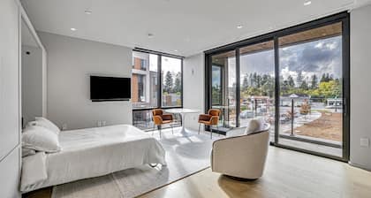 Luxury new studio in downtown Healdsburg with WiFi, AC