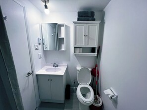 Hårtørrer, håndklæder, Toiletpapir