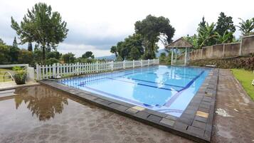 Kolam renang outdoor