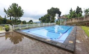 Outdoor pool - Nusantara Bunga-Bunga By Reccoma (Cisarua)