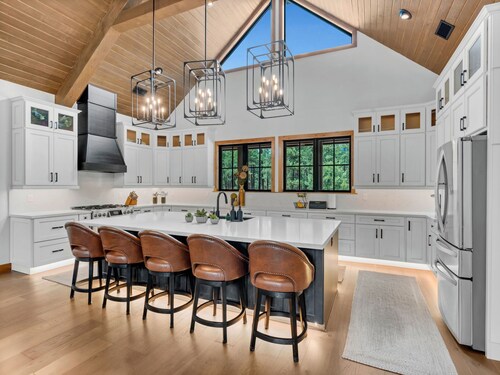 Large Luxury 5-Br Flagstaff Cabin on 8 acres