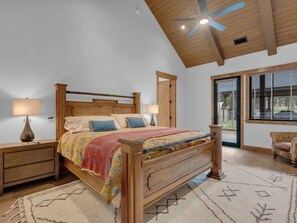 5 bedrooms, iron/ironing board, WiFi, bed sheets