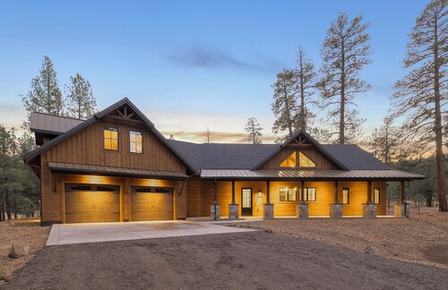 Large Luxury 5-Br Flagstaff Cabin on 8 acres