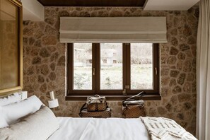 6 bedrooms, in-room safe, iron/ironing board, free WiFi