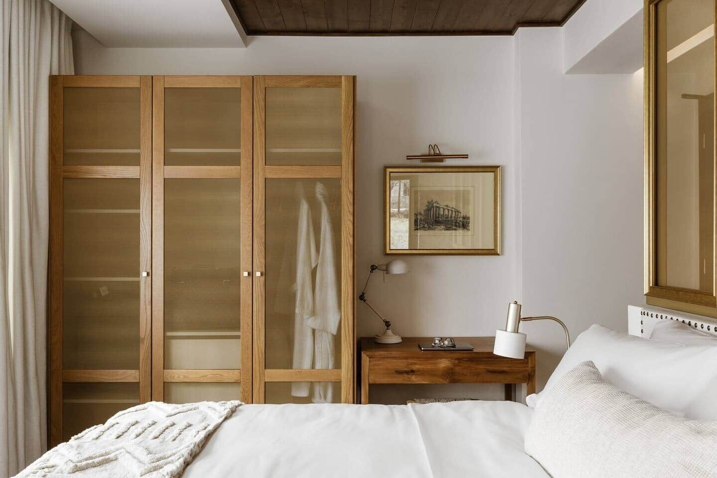 6 bedrooms, in-room safe, iron/ironing board, free WiFi